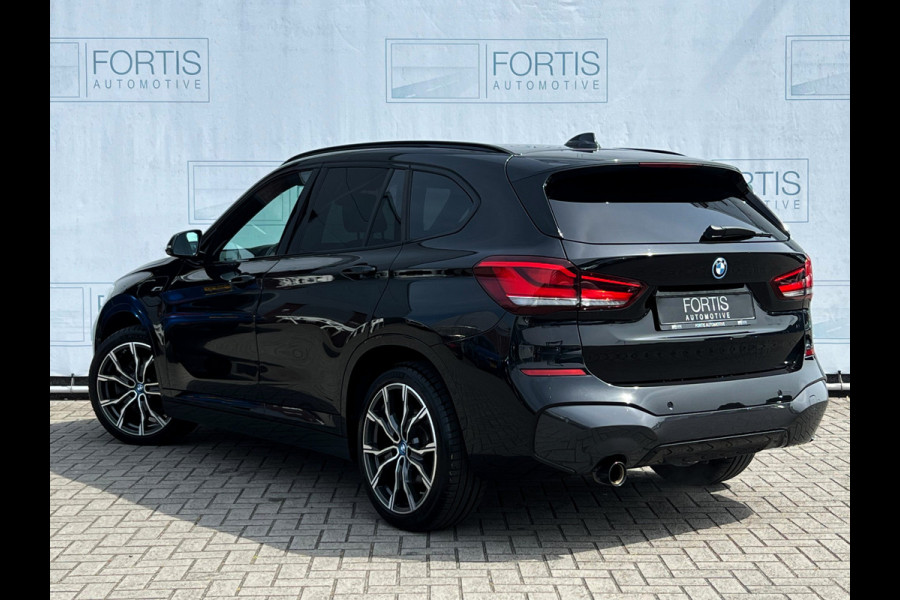 BMW X1 xDrive25e M-SPORT ** LED, NAVI+, HALF-LEDER, HuD, ALARM, KEYLESS, 19-inch LMV ** 1e EIG - UNFALLFREI ** ** INFORMEER OOK NAAR ONZE AANTREKKELIJKE FINANCIAL-LEASE TARIEVEN **