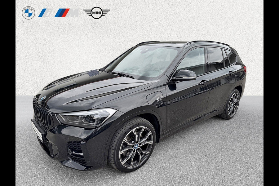 BMW X1 xDrive25e M-SPORT ** LED, NAVI+, HALF-LEDER, HuD, ALARM, KEYLESS, 19-inch LMV ** 1e EIG - UNFALLFREI ** ** INFORMEER OOK NAAR ONZE AANTREKKELIJKE FINANCIAL-LEASE TARIEVEN **