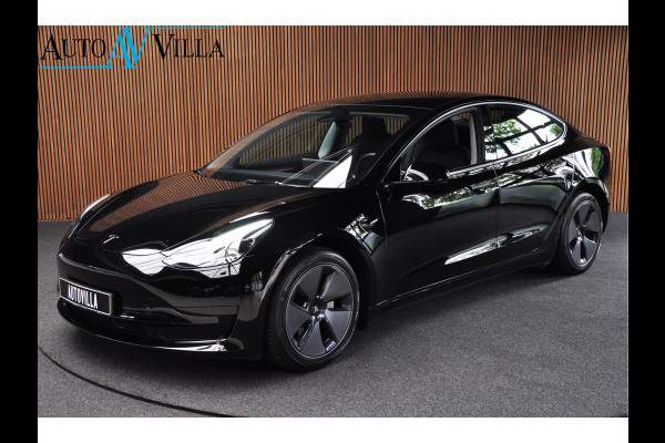 Tesla Model 3 RWD Autopilot ACC Stuurverwarm. PDC Leer Navi Panoramadak 360° Elektr. achterklep Stoelverwarming voor & achter Climate voor & achter LM velgen BTW auto! Nieuw!