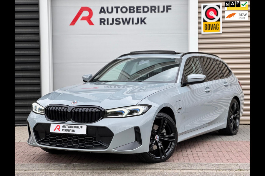 BMW 3 Serie Touring 330e xDrive Pano/Trekhaak/Camera