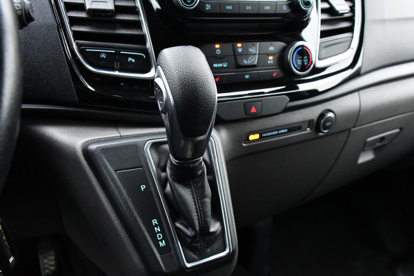 Ford Transit Custom 300 2.0 TDCI L2H1 DC Black Edition Camera, Adaptieve Cruise, 170Pk, Carplay, Automaat, Leder, Multimedia, Sensoren, 2 x Schuifdeur, UNIEK!