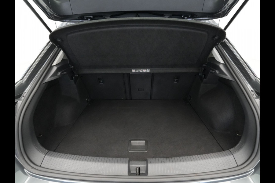Volkswagen T-Roc 1.0 TSI 110pk Style Executive Getint glas Navigatie Adaptieve Cruise PDC 217