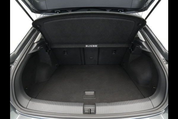 Volkswagen T-Roc 1.0 TSI 110pk Style Executive Getint glas Navigatie Adaptieve Cruise PDC 217