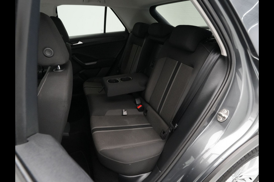 Volkswagen T-Roc 1.0 TSI 110pk Style Executive Getint glas Navigatie Adaptieve Cruise PDC 217