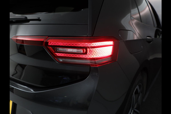Volkswagen ID.3 First Plus 58 kWh 204 pk | Navigatie | Parkeersensoren | Achteruitrijcamera | Adaptieve cruise control | Matrix LED koplampen | Stoelverwarming |
