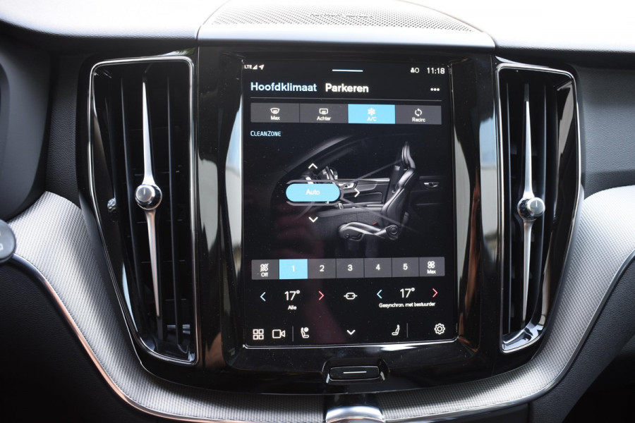Volvo XC60 T6 350PK Automaat Plug-in hybrid AWD Plus Dark / Panoramadak / 360 camera / Luchtvering / Harman Kardon / 21'' velgen / Trekhaak
