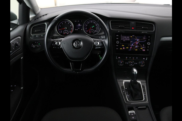 Volkswagen Golf 1.5 TSI Comfortline | Trekhaak | Carplay | Adaptive cruise | Navigatie | Parkeerhulp | Climate control | Bluetooth | Getint glas