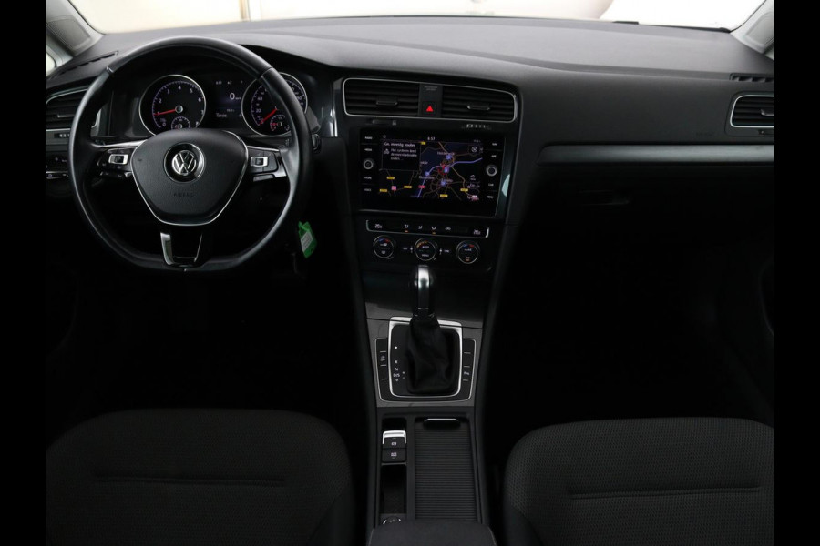 Volkswagen Golf 1.5 TSI Comfortline | Trekhaak | Carplay | Adaptive cruise | Navigatie | Parkeerhulp | Climate control | Bluetooth | Getint glas