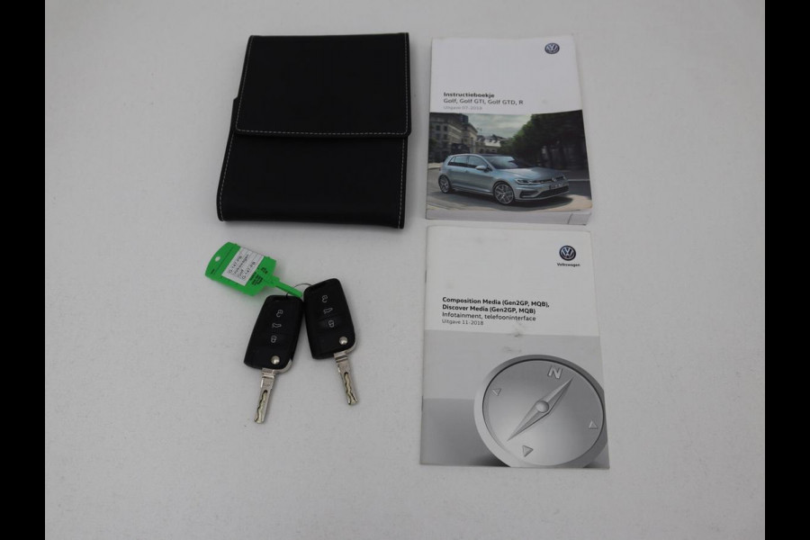 Volkswagen Golf 1.5 TSI Comfortline | Trekhaak | Carplay | Adaptive cruise | Navigatie | Parkeerhulp | Climate control | Bluetooth | Getint glas