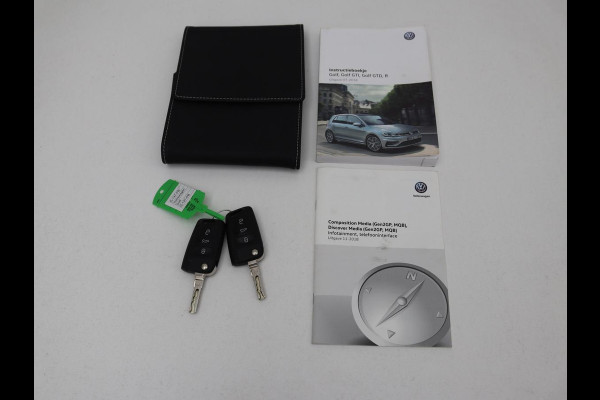 Volkswagen Golf 1.5 TSI Comfortline | Trekhaak | Carplay | Adaptive cruise | Navigatie | Parkeerhulp | Climate control | Bluetooth | Getint glas