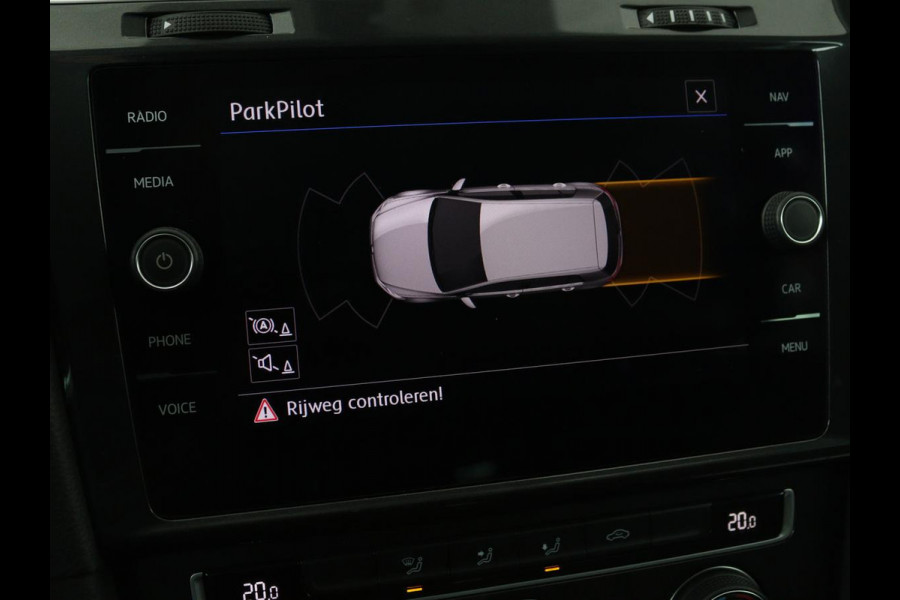 Volkswagen Golf 1.5 TSI Comfortline | Trekhaak | Carplay | Adaptive cruise | Navigatie | Parkeerhulp | Climate control | Bluetooth | Getint glas