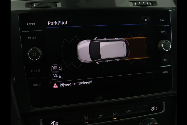Volkswagen Golf 1.5 TSI Comfortline | Trekhaak | Carplay | Adaptive cruise | Navigatie | Parkeerhulp | Climate control | Bluetooth | Getint glas