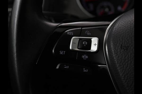 Volkswagen Golf 1.5 TSI Comfortline | Trekhaak | Carplay | Adaptive cruise | Navigatie | Parkeerhulp | Climate control | Bluetooth | Getint glas