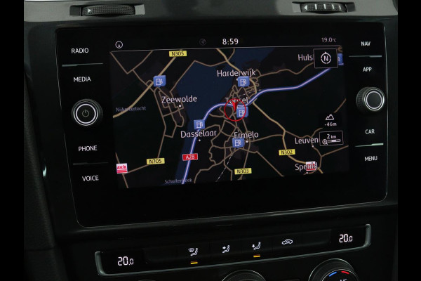 Volkswagen Golf 1.5 TSI Comfortline | Trekhaak | Carplay | Adaptive cruise | Navigatie | Parkeerhulp | Climate control | Bluetooth | Getint glas