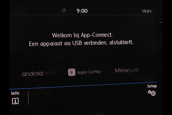 Volkswagen Golf 1.5 TSI Comfortline | Trekhaak | Carplay | Adaptive cruise | Navigatie | Parkeerhulp | Climate control | Bluetooth | Getint glas