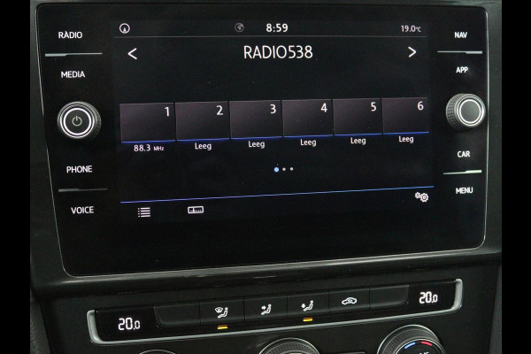 Volkswagen Golf 1.5 TSI Comfortline | Trekhaak | Carplay | Adaptive cruise | Navigatie | Parkeerhulp | Climate control | Bluetooth | Getint glas