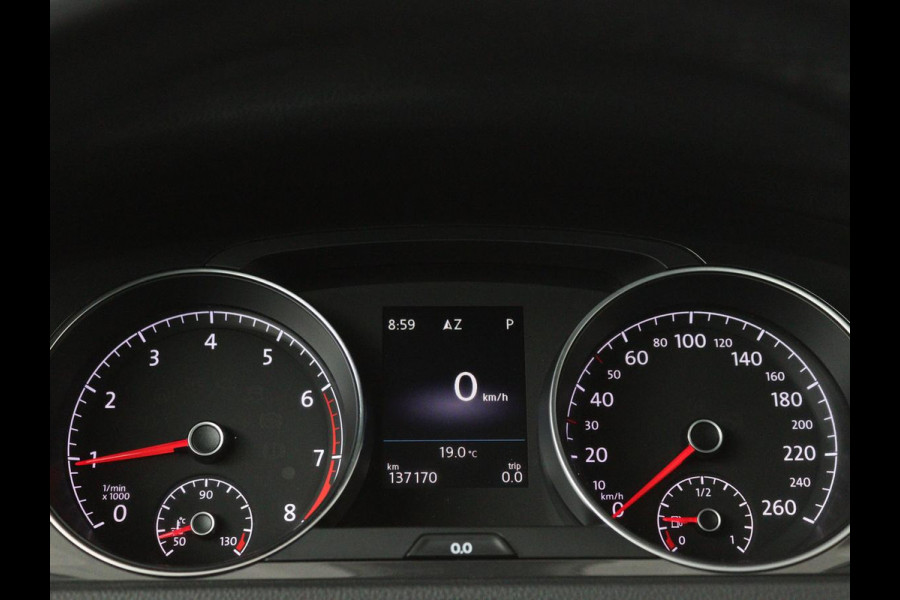 Volkswagen Golf 1.5 TSI Comfortline | Trekhaak | Carplay | Adaptive cruise | Navigatie | Parkeerhulp | Climate control | Bluetooth | Getint glas