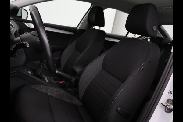 Škoda Octavia 1.0 TSI Ambition | Carplay | Navigatie | Climate control | Parkeerhulp | Cruise control | LED