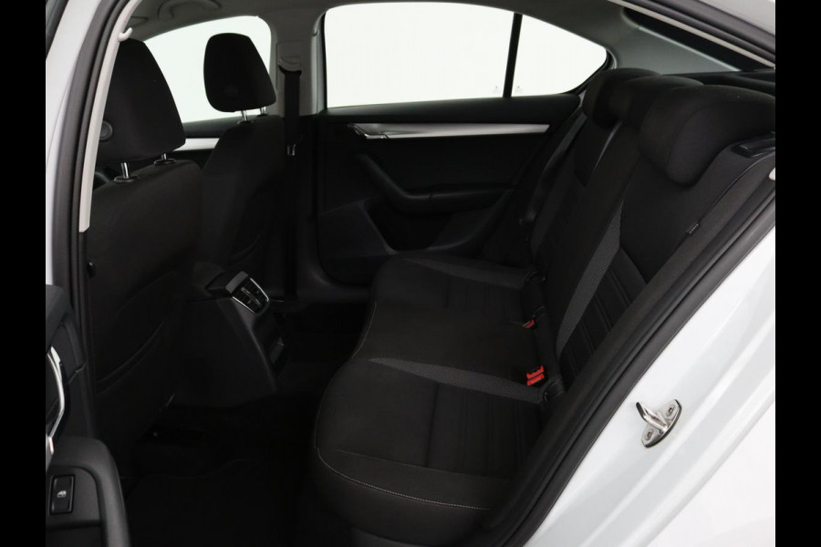 Škoda Octavia 1.0 TSI Ambition | Carplay | Navigatie | Climate control | Parkeerhulp | Cruise control | LED
