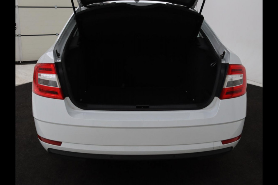 Škoda Octavia 1.0 TSI Ambition | Carplay | Navigatie | Climate control | Parkeerhulp | Cruise control | LED