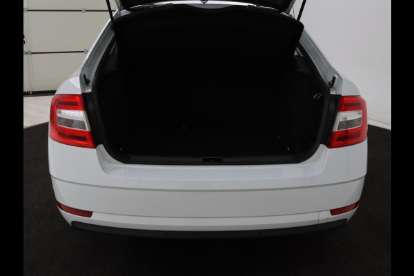 Škoda Octavia 1.0 TSI Ambition | Carplay | Navigatie | Climate control | Parkeerhulp | Cruise control | LED