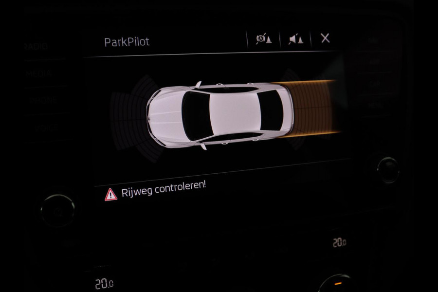 Škoda Octavia 1.0 TSI Ambition | Carplay | Navigatie | Climate control | Parkeerhulp | Cruise control | LED