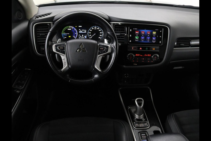 Mitsubishi Outlander 2.4 PHEV Pure | Carplay | Trekhaak | Leder/Alcantara | Keyless | Camera | Climate control | Cruise control