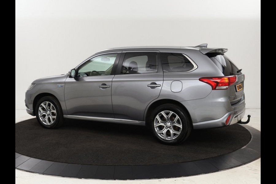 Mitsubishi Outlander 2.4 PHEV Pure | Carplay | Trekhaak | Leder/Alcantara | Keyless | Camera | Climate control | Cruise control