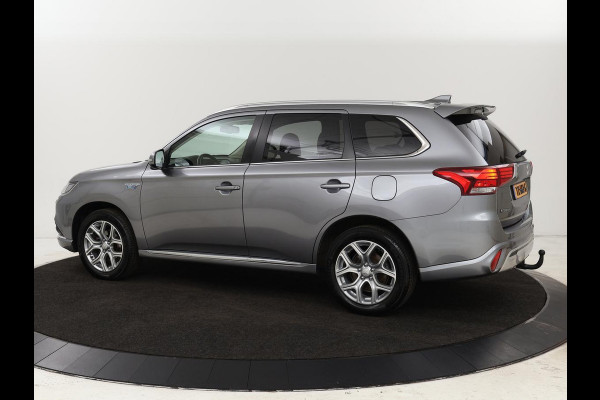 Mitsubishi Outlander 2.4 PHEV Pure | Carplay | Trekhaak | Leder/Alcantara | Keyless | Camera | Climate control | Cruise control