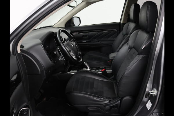 Mitsubishi Outlander 2.4 PHEV Pure | Carplay | Trekhaak | Leder/Alcantara | Keyless | Camera | Climate control | Cruise control