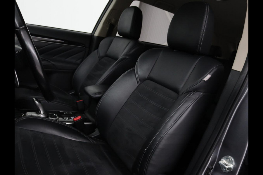 Mitsubishi Outlander 2.4 PHEV Pure | Carplay | Trekhaak | Leder/Alcantara | Keyless | Camera | Climate control | Cruise control