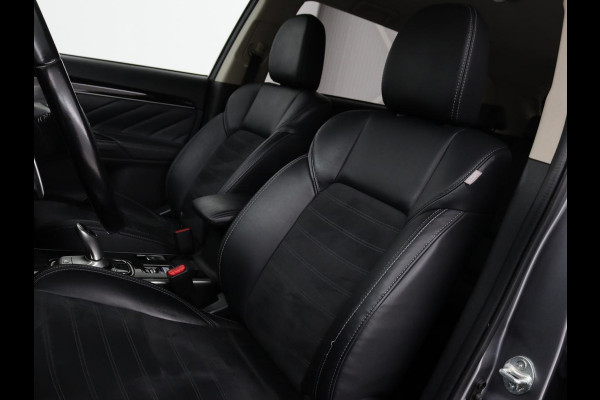 Mitsubishi Outlander 2.4 PHEV Pure | Carplay | Trekhaak | Leder/Alcantara | Keyless | Camera | Climate control | Cruise control