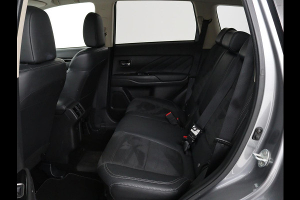 Mitsubishi Outlander 2.4 PHEV Pure | Carplay | Trekhaak | Leder/Alcantara | Keyless | Camera | Climate control | Cruise control
