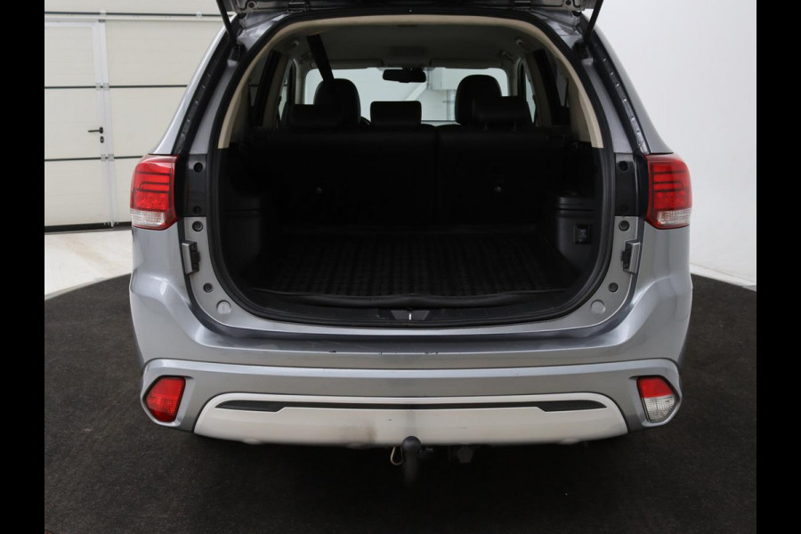 Mitsubishi Outlander 2.4 PHEV Pure | Carplay | Trekhaak | Leder/Alcantara | Keyless | Camera | Climate control | Cruise control