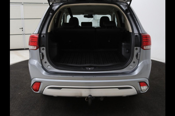 Mitsubishi Outlander 2.4 PHEV Pure | Carplay | Trekhaak | Leder/Alcantara | Keyless | Camera | Climate control | Cruise control