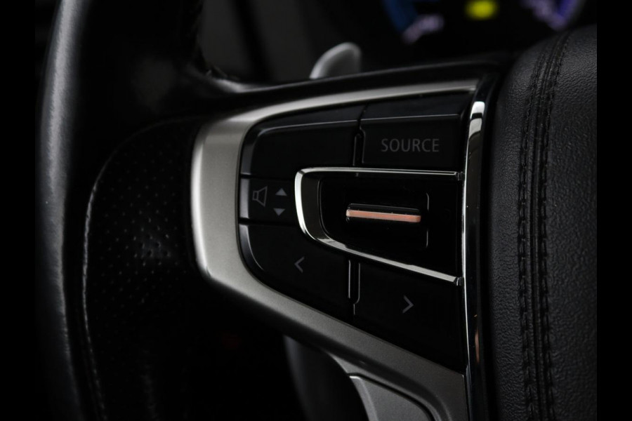 Mitsubishi Outlander 2.4 PHEV Pure | Carplay | Trekhaak | Leder/Alcantara | Keyless | Camera | Climate control | Cruise control