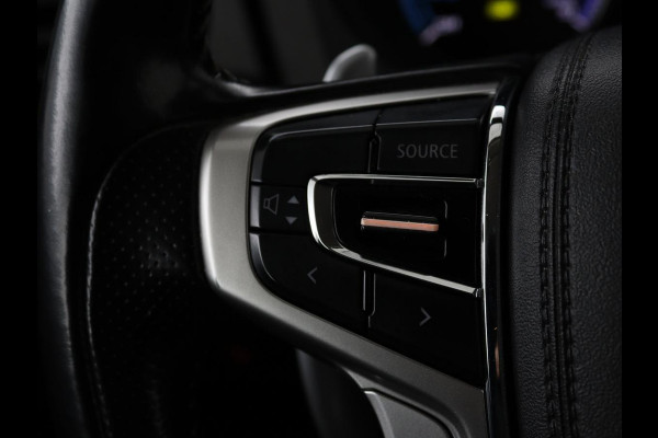 Mitsubishi Outlander 2.4 PHEV Pure | Carplay | Trekhaak | Leder/Alcantara | Keyless | Camera | Climate control | Cruise control