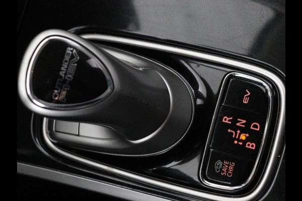 Mitsubishi Outlander 2.4 PHEV Pure | Carplay | Trekhaak | Leder/Alcantara | Keyless | Camera | Climate control | Cruise control