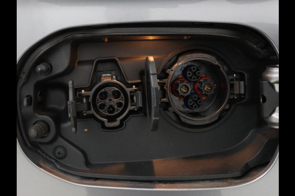 Mitsubishi Outlander 2.4 PHEV Pure | Carplay | Trekhaak | Leder/Alcantara | Keyless | Camera | Climate control | Cruise control