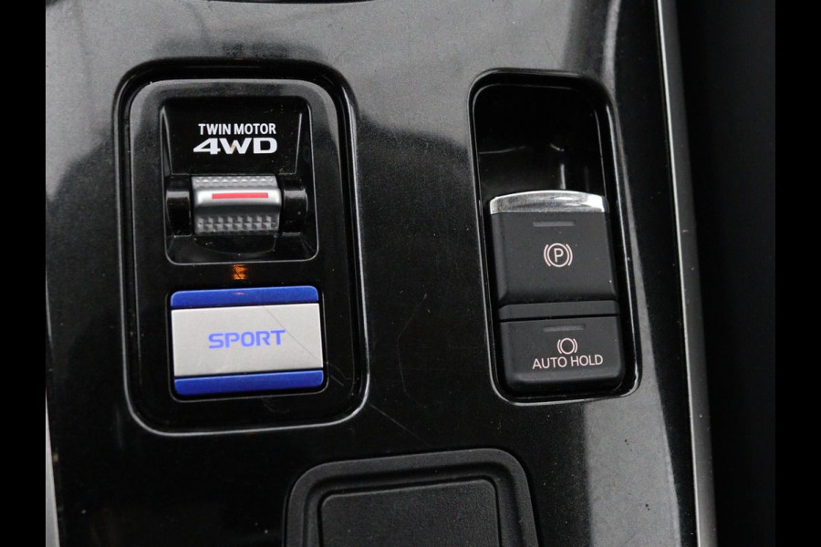 Mitsubishi Outlander 2.4 PHEV Pure | Carplay | Trekhaak | Leder/Alcantara | Keyless | Camera | Climate control | Cruise control