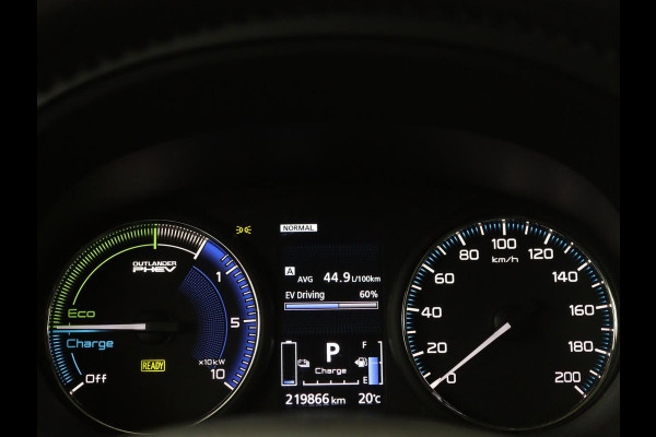 Mitsubishi Outlander 2.4 PHEV Pure | Carplay | Trekhaak | Leder/Alcantara | Keyless | Camera | Climate control | Cruise control