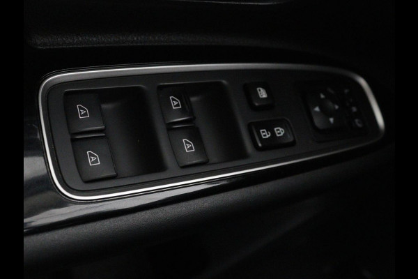 Mitsubishi Outlander 2.4 PHEV Pure | Carplay | Trekhaak | Leder/Alcantara | Keyless | Camera | Climate control | Cruise control