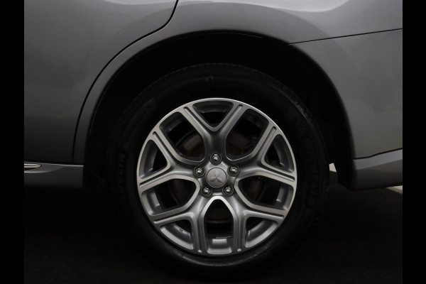 Mitsubishi Outlander 2.4 PHEV Pure | Carplay | Trekhaak | Leder/Alcantara | Keyless | Camera | Climate control | Cruise control