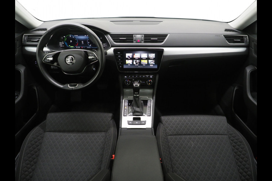 Škoda Superb Combi 1.4 TSI iV 218PK | Panoramadak | Trekhaak | Camera | Keyless | Adaptive Cruise | Carplay