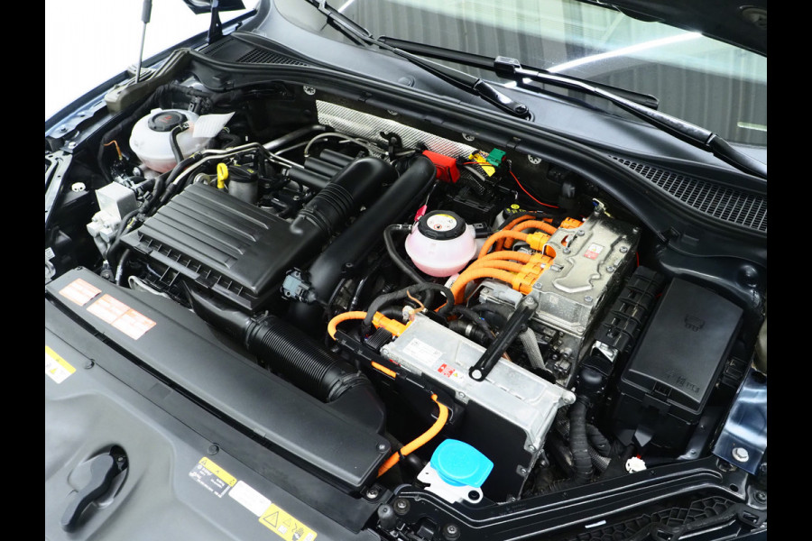 Škoda Superb Combi 1.4 TSI iV 218PK | Panoramadak | Trekhaak | Camera | Keyless | Adaptive Cruise | Carplay
