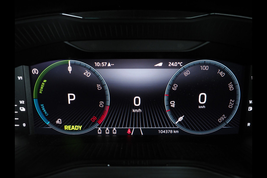 Škoda Superb Combi 1.4 TSI iV 218PK | Panoramadak | Trekhaak | Camera | Keyless | Adaptive Cruise | Carplay