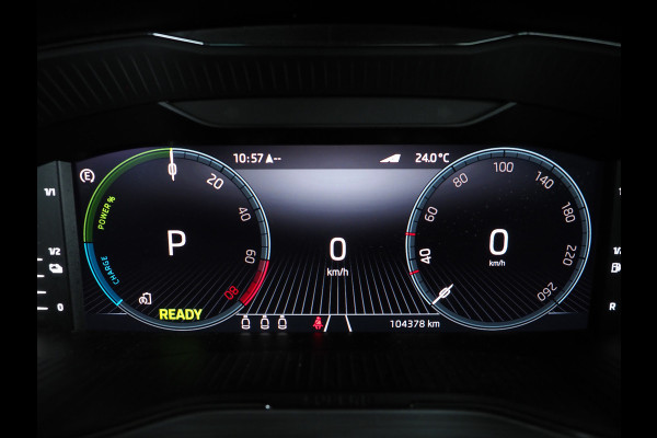Škoda Superb Combi 1.4 TSI iV 218PK | Panoramadak | Trekhaak | Camera | Keyless | Adaptive Cruise | Carplay