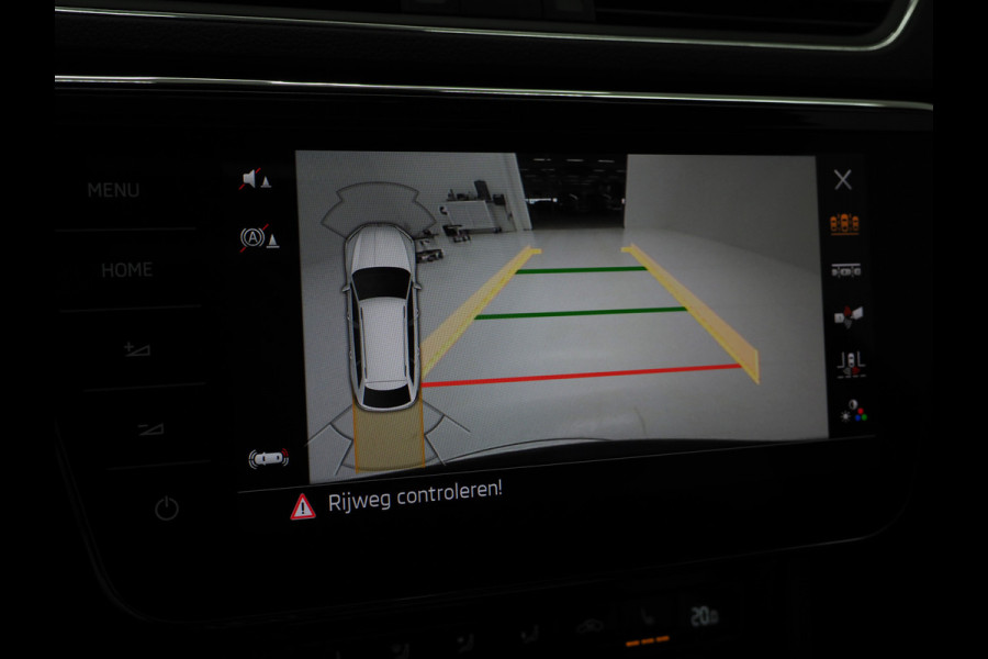 Škoda Superb Combi 1.4 TSI iV 218PK | Panoramadak | Trekhaak | Camera | Keyless | Adaptive Cruise | Carplay