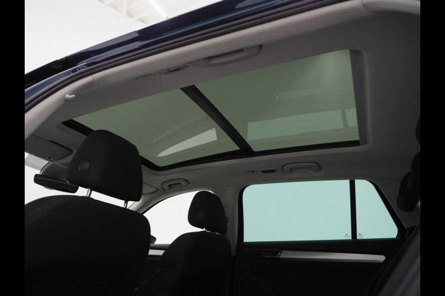 Škoda Superb Combi 1.4 TSI iV 218PK | Panoramadak | Trekhaak | Camera | Keyless | Adaptive Cruise | Carplay