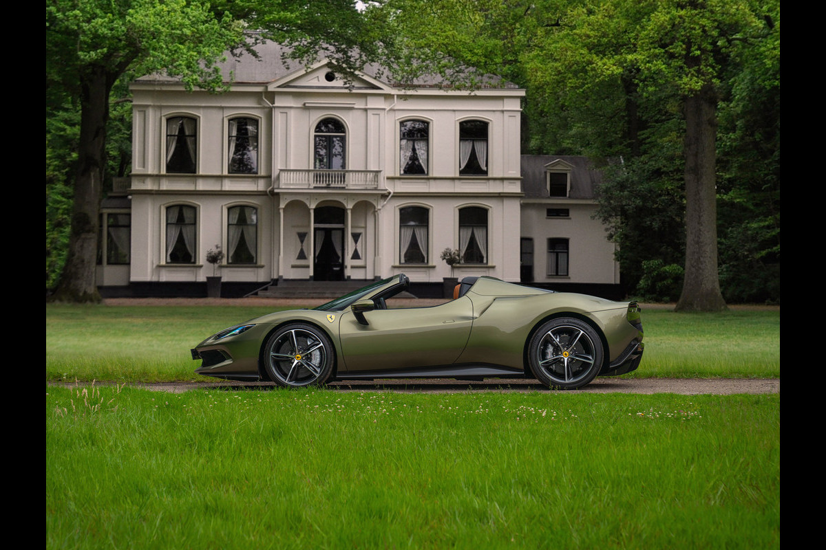Ferrari 296 GTS 3.0 V6 | Verde Masoni | Atelier | New Car | Full carbon | Lift Ferrari 296 GTS 3.0 V6 | Verde Masoni | Atelier | New Car | Full carbon | Lift